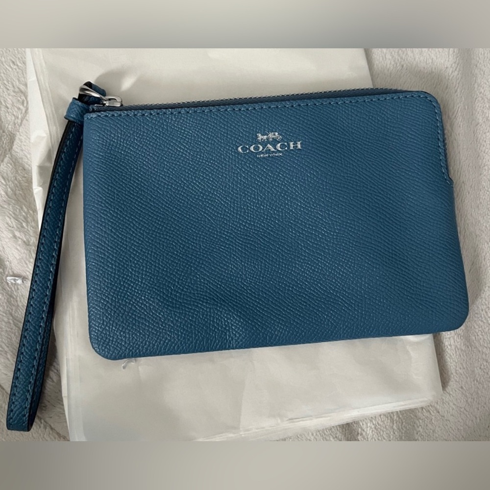 Coach NWOT Leather Wristlet